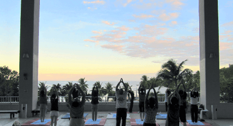 モーニングヨガ